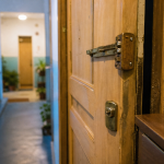 Serrurier porte claquée : porte d’entrée bloquée